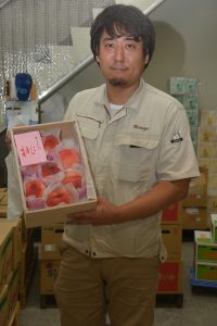 0719プレミアム規格の桃「白鳳」１０万円で取引